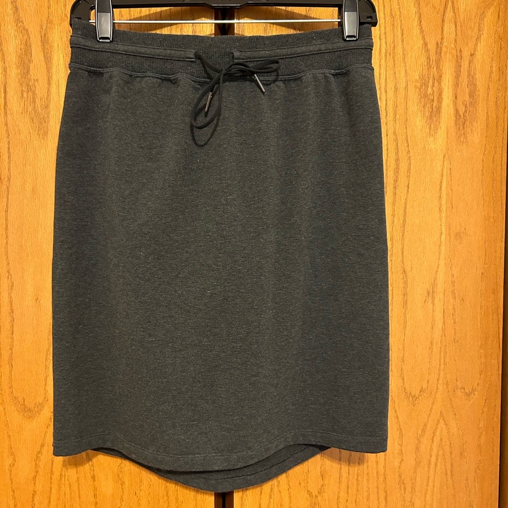 Lululemon grey skirt